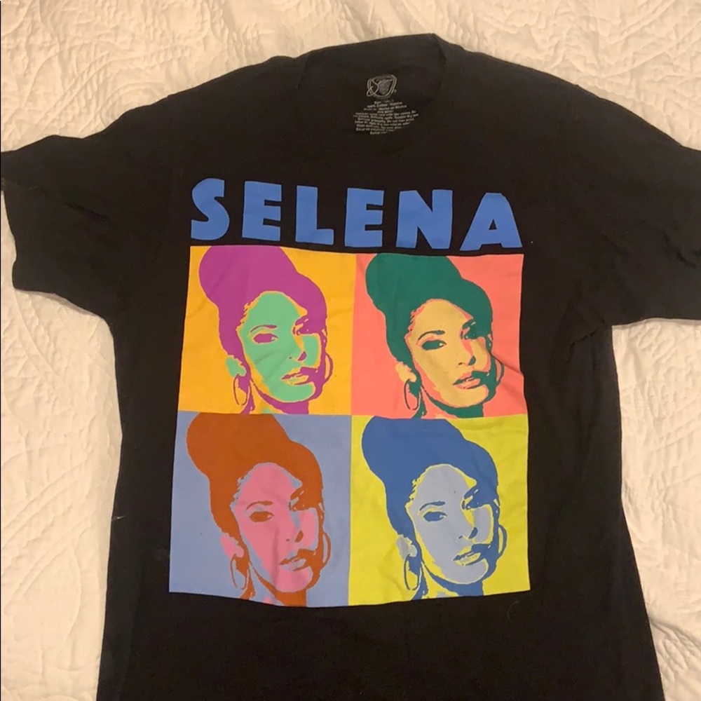 Selena Tee